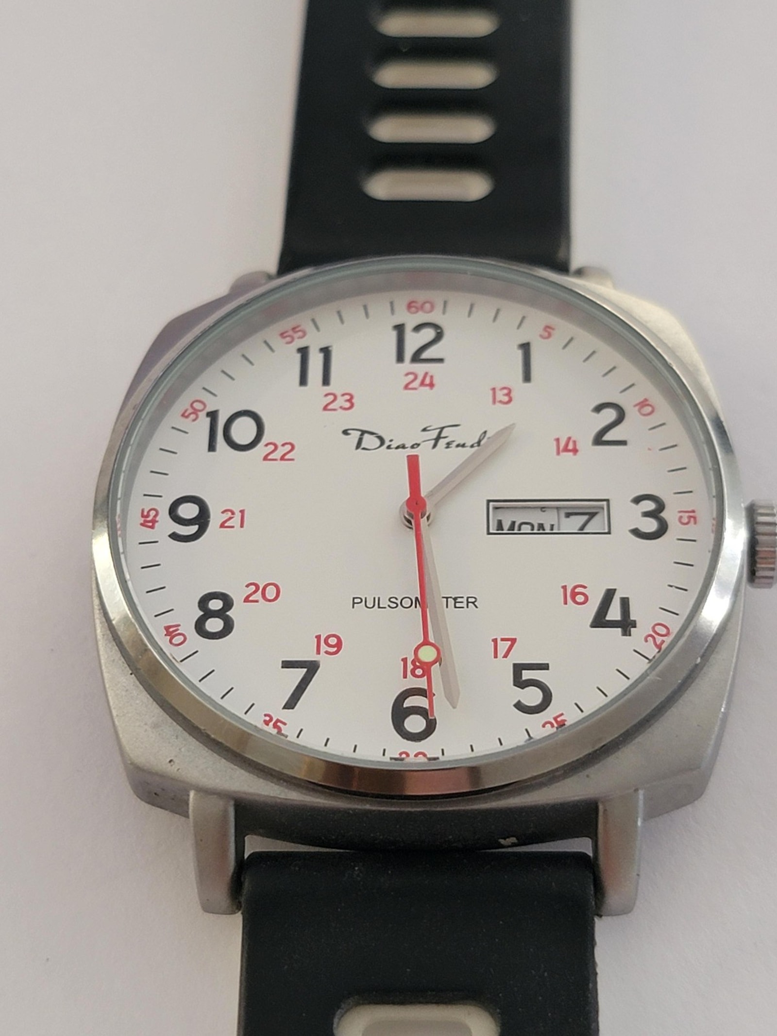 Diaofendi Mens Watch White Dial Silver Case Black Strap DayDate Pulsometer